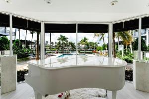 Foto sihtkohas Boca Raton asuva majutusasutuse Renovated 2BR 2BA Waterfront Retreat with Stunning Intracoastal Views with Pool, Gym, Balcony galeriist