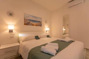 Кровать или кровати в номере Urban Beach Sirena