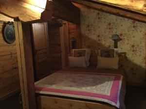 Ένα ή περισσότερα κρεβάτια σε δωμάτιο στο Chalet le 1791