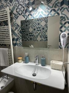 Ванна кімната в Santa fe apartment +10 фото
