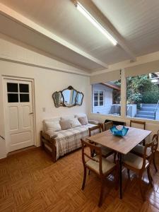a living room with a table and a couch at Cómoda casa céntrica para 4 ó 5 personas in San Carlos de Bariloche
