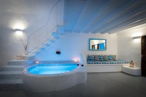 Πισίνα στο ή κοντά στο Fira White Residence +53 φωτογραφίες