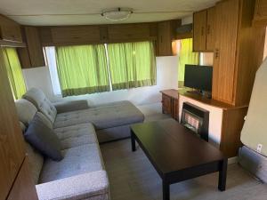 TV a/nebo společenská místnost v ubytování stacaravan Dunepark