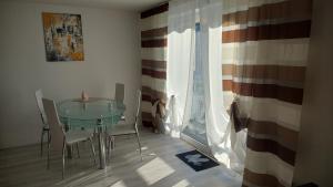 Et opholdsområde på Blackjulie Ferienwohnung im Schwarzwald mit Balkon und Parkplatz ruhig