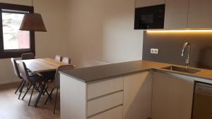 Η κουζίνα ή μικρή κουζίνα στο Apartament BEDOLL de Molló Parc +5 φωτογραφίες