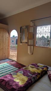 Postel nebo postele na pokoji v ubytování Kasbah Desert Camp
