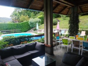 Πισίνα στο ή κοντά στο Villa with a View and Pool