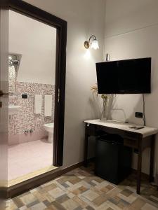 TV a/nebo společenská místnost v ubytování B&B La Dimora Di Nettuno