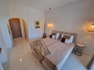 A bed or beds in a room at Olive Grove View