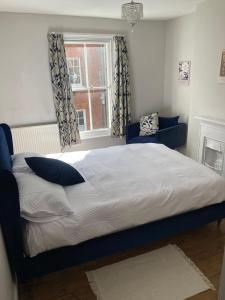 a bedroom with a bed and a window at Painters Cottage, Grade II Listed, Salisbury in Salisbury +10 photos