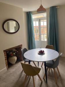 a living room with a table and chairs and a mirror at Painters Cottage, Grade II Listed, Salisbury in Salisbury