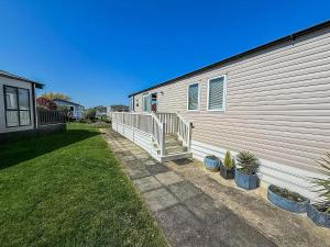 Imagen de la galería de Stunning Caravan With Decking, Nearby Hunstanton Beach Ref 23232K, en Hunstanton