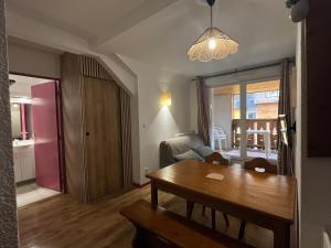 Billede fra billedgalleriet på Appartement 2-4 personnes avec 1 chambre - Résidence les 100 lacs à Cauterets avec balcon et piscine chauffée i Cauterets