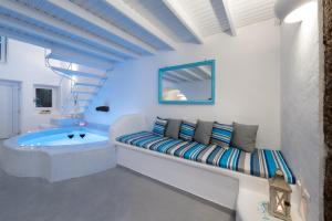 Ένα ή περισσότερα κρεβάτια σε δωμάτιο στο Fira White Residence