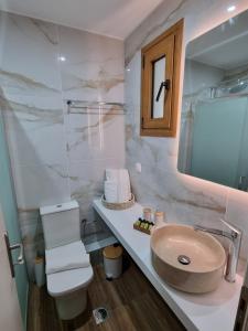 A bathroom at Olive Grove View