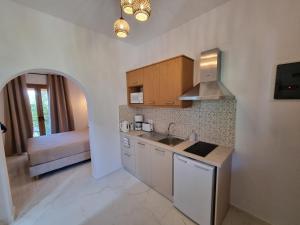 A kitchen or kitchenette at Olive Grove View