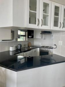 Køkken eller tekøkken på Umhlanga 2 bedroom with seaview + 18 billeder