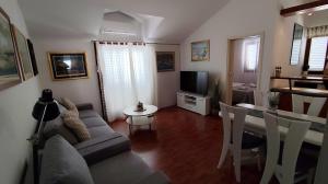 TV a/nebo společenská místnost v ubytování Apartman Beus