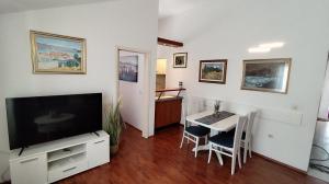TV a/nebo společenská místnost v ubytování Apartman Beus