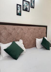 Postel nebo postele na pokoji v ubytování Hotel Sparkle Inn