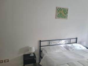Postel nebo postele na pokoji v ubytování Fiordalisi home