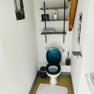 Ένα μπάνιο στο T4 spacieux au-dessus d'un centre équestre, proche bord de mer
