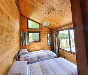 Postel nebo postele na pokoji v ubytování Lifestyle block Entire House