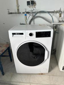 a white washing machine sitting in a room at 3-Zimmer Ferienunterkunft in Bad Salzuflen