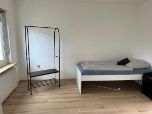 a bedroom with a bed and a mirror at 3-Zimmer Ferienunterkunft in Bad Salzuflen +4 photos