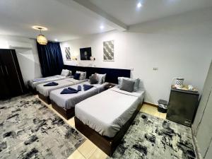 Postel nebo postele na pokoji v ubytování Grand Pyramids Inn