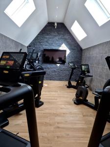 a gym with treadmills and exercise equipment in a room at Mobil home 4 à 6 pers camping 5 étoiles proche Deauville in Saint-Arnoult