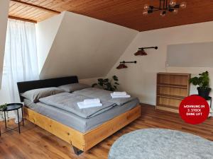 a bedroom with a bed in a room at Ferienwohnungen Meier in Ebensee