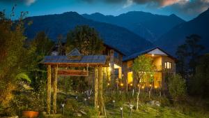 比尔瓦Dormigo的山前带凉亭的房子