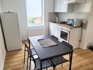 Kuchyň nebo kuchyňský kout v ubytování Live Smart in Altenburg Practical Apartments for Students and Workers