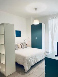 Ένα ή περισσότερα κρεβάτια σε δωμάτιο στο Casina Baglio