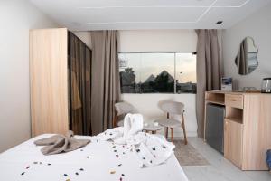 Кровать или кровати в номере Camel Pyramids View Inn
