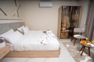 Кровать или кровати в номере Camel Pyramids View Inn