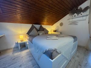 Postel nebo postele na pokoji v ubytování BOHO Apartment Skye