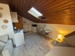 Kuchyň nebo kuchyňský kout v ubytování BOHO Apartment Skye