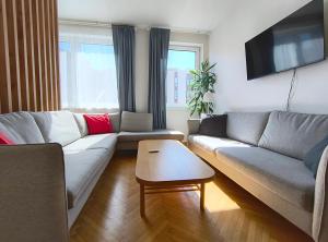 Zdjęcie z galerii obiektu Big Stay - 4 Bedroom, 2 Bathroom Central Apartment with AC w Bratysławie
