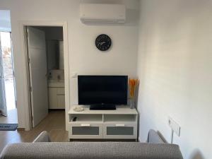 Μια τηλεόραση ή/και κέντρο ψυχαγωγίας στο El Rincón de Manoli