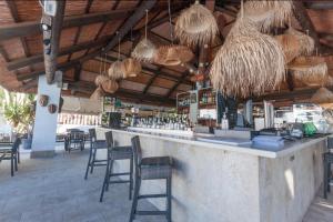 a bar in a restaurant with chairs and tables at Dúplex con vistas al mar in Playa Paraiso