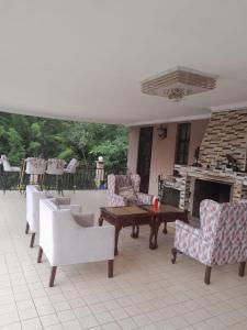 Khu vực ghế ngồi tại Springs Holiday Home