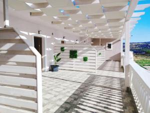 Balkón nebo terasa v ubytování Enalia Suites