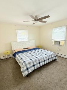 Imagen de la galería de Villa with amazing pool & yard near NYC & Queens, en Levittown