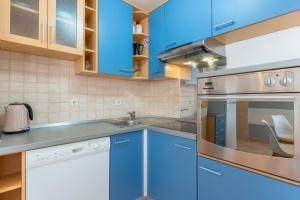 Кухня або міні-кухня у Apartment Kristian