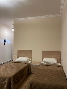 Voodi või voodid majutusasutuse DECCA Hotel toas