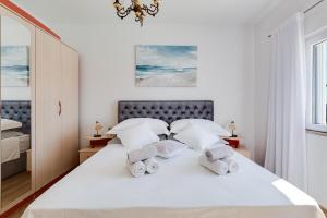 Katil atau katil-katil dalam bilik di Holiday home with heated pool +88 gambar
