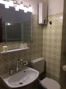 a bathroom with a sink and a toilet and a mirror at Studio Heimi I mit Balkon strandnah Cuxhaven-Grimmershörnerbucht in Cuxhaven +16 photos