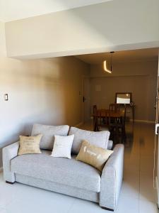 Un lugar para sentarse en Valley Suites Apartamentos Premium con Cochera, Gimnasio y Piscina